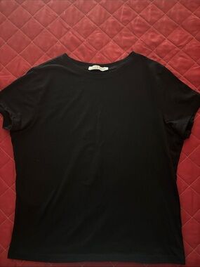 Women's Black Crewneck Tee - Minimalist Everyday Top
